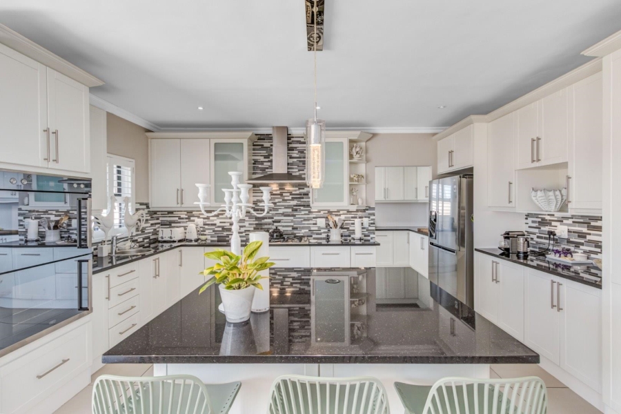 5 Bedroom Property for Sale in Kingswood Golf Estate Western Cape